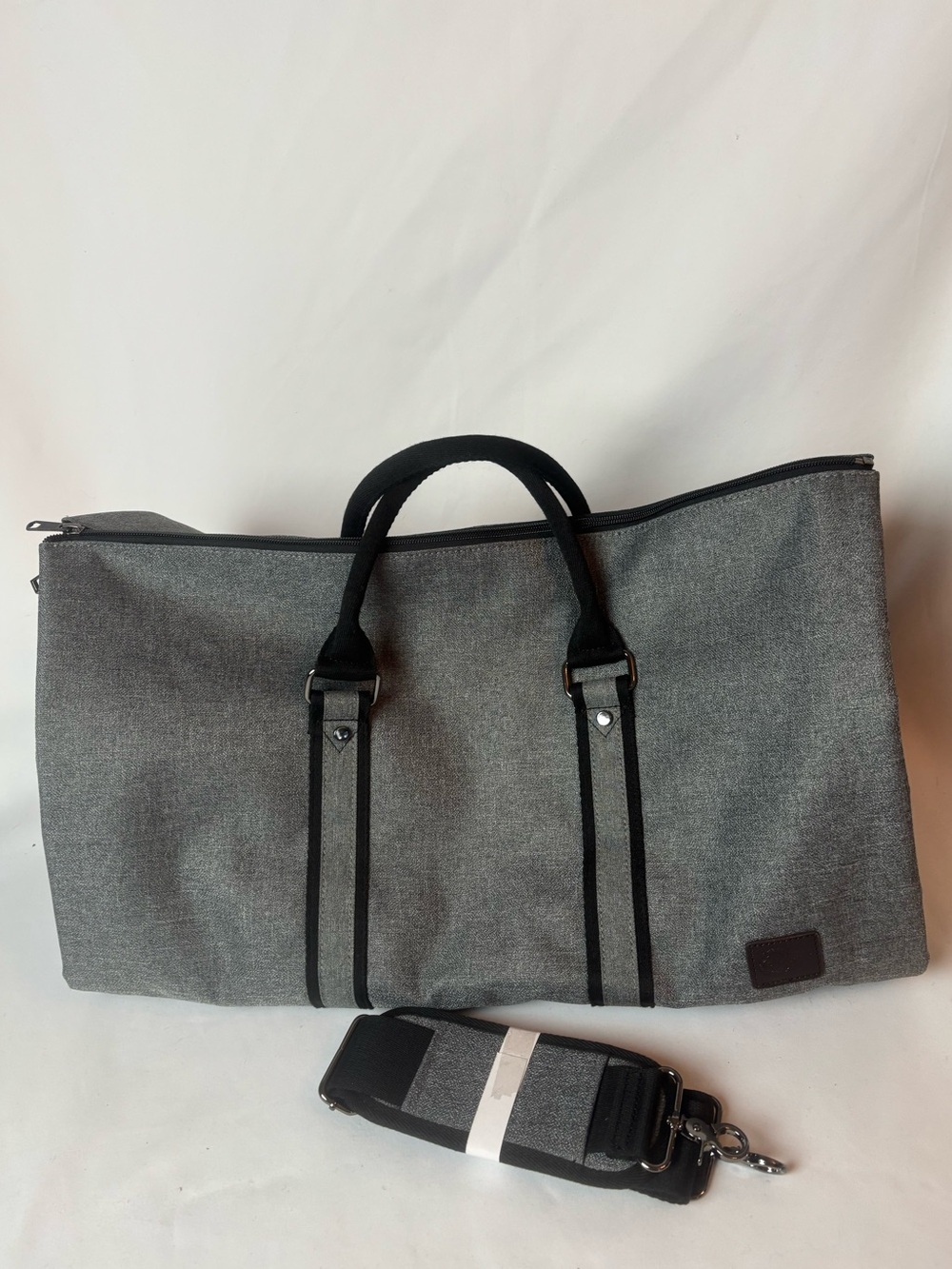 NWOT Seyfocnia Convertible Duffel Carry On Travel Bag Gray W/Shoulder Strap